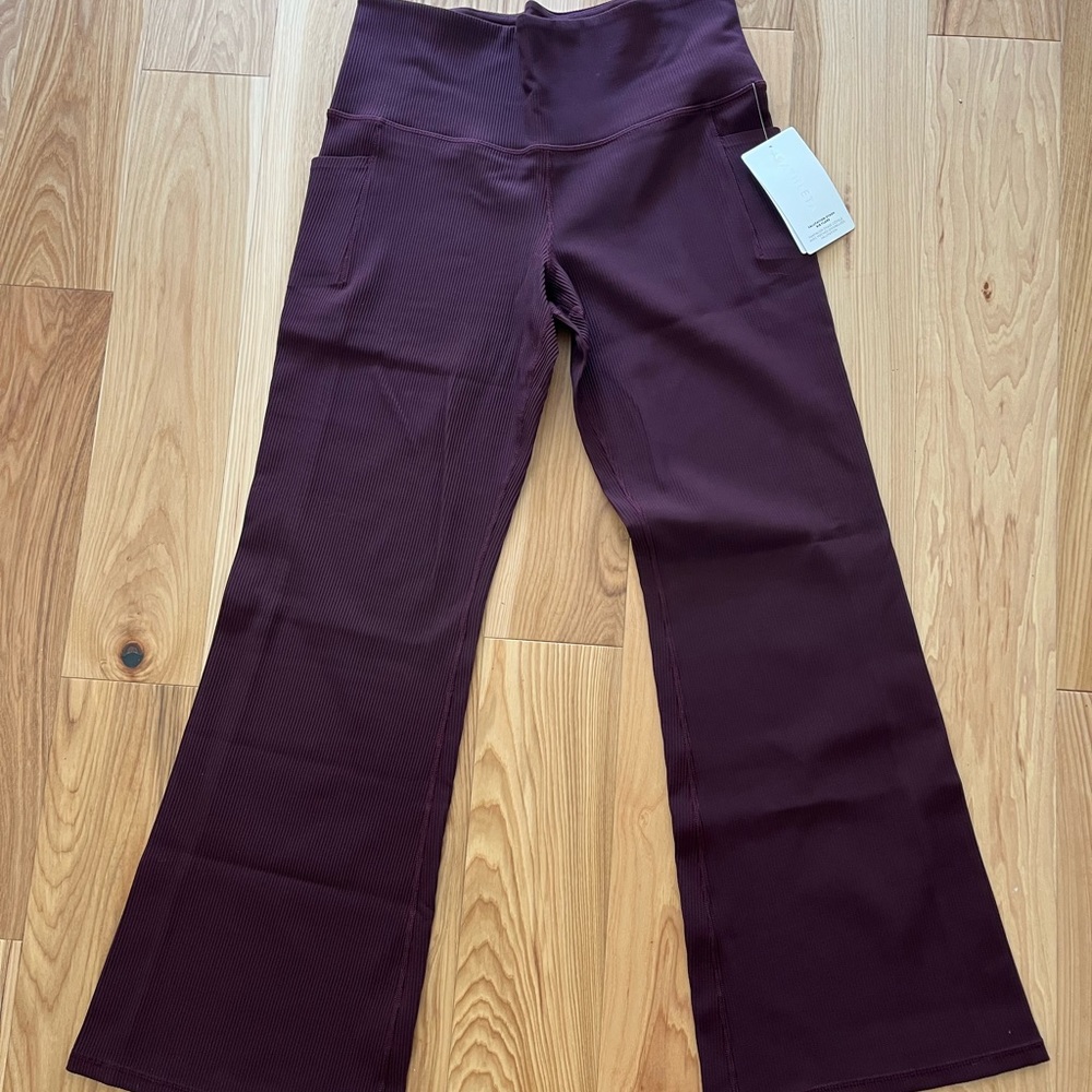 NWT Athleta Leggings. Salutation Stash Ribbed Flare leggings